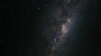 遮天动漫封面，叶凡在星空背景下展开神秘古卷，宇宙级别的修仙世界观震撼呈现